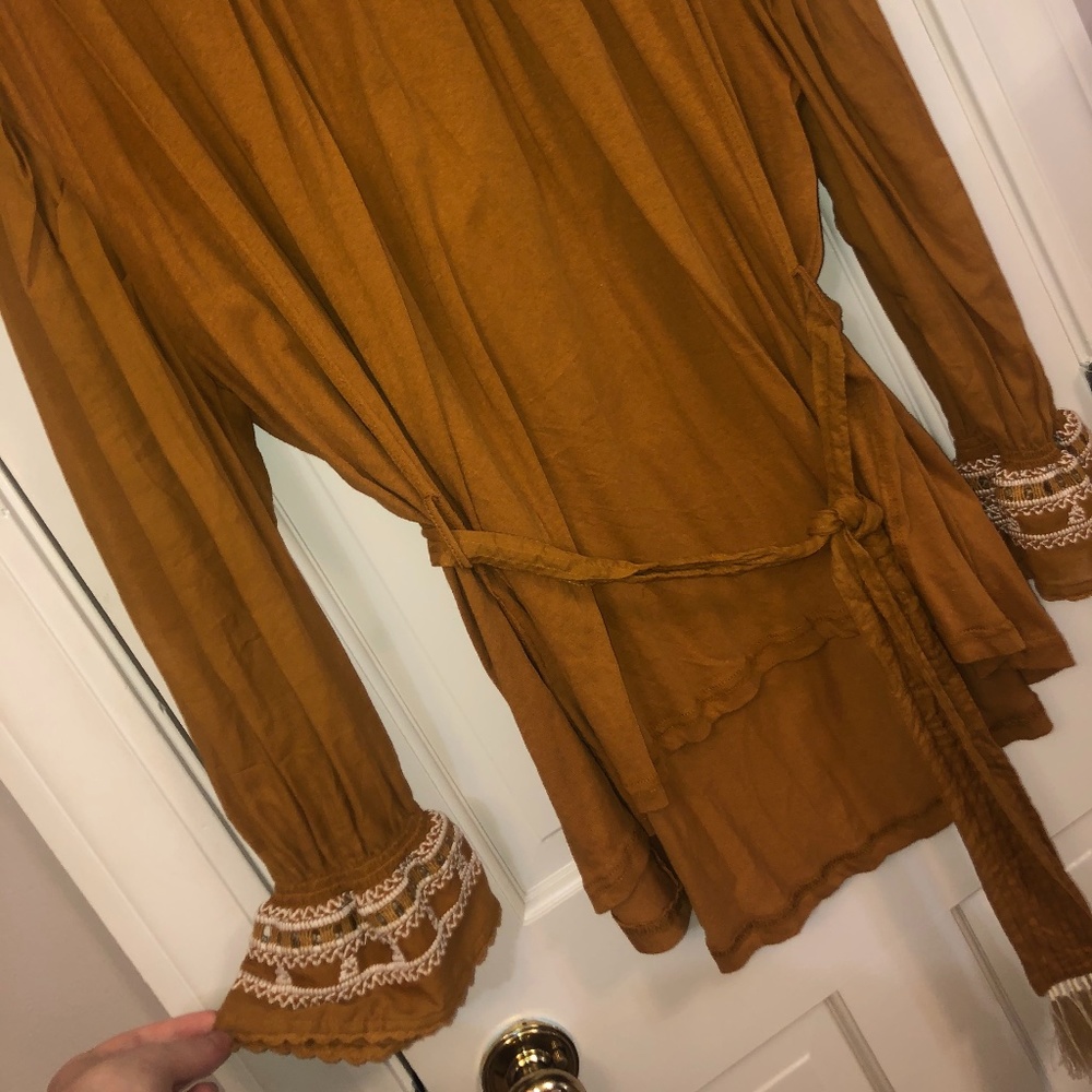 Oversized belted blouse w/ cinched sleeves - Picture 2 of 4